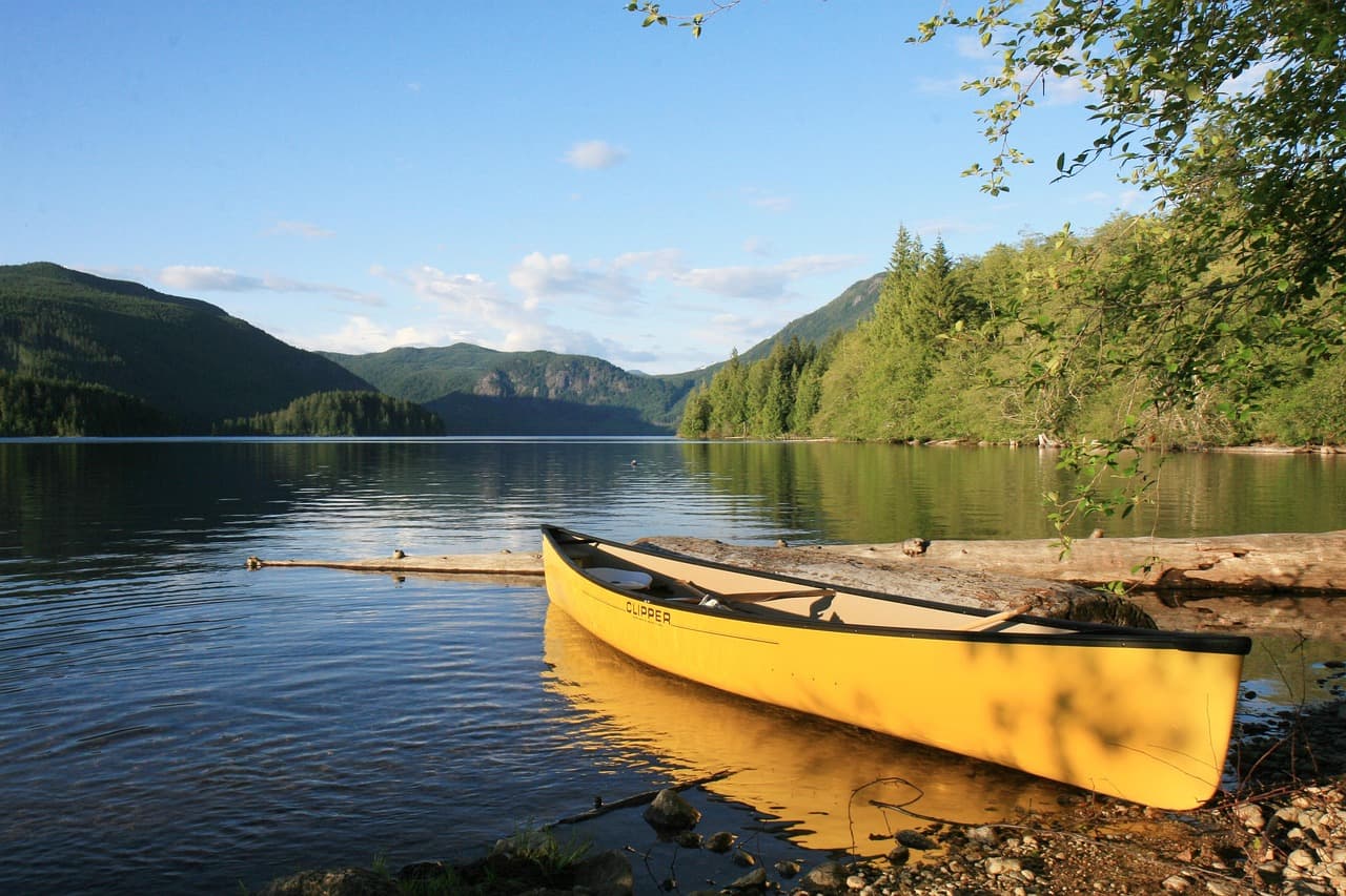 Image of Yellow canoe